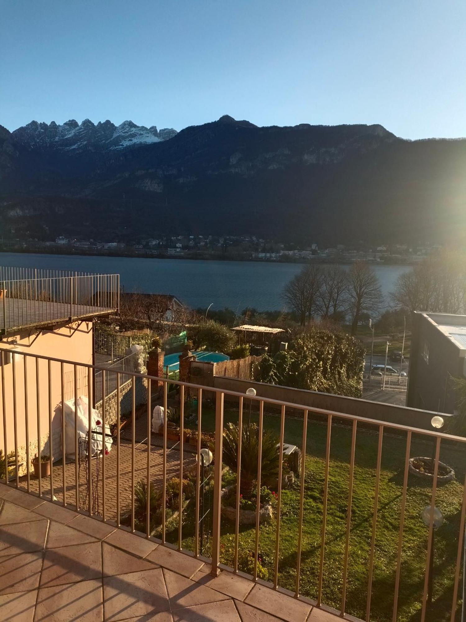 Le Rose Sul Lago Пескате Экстерьер фото